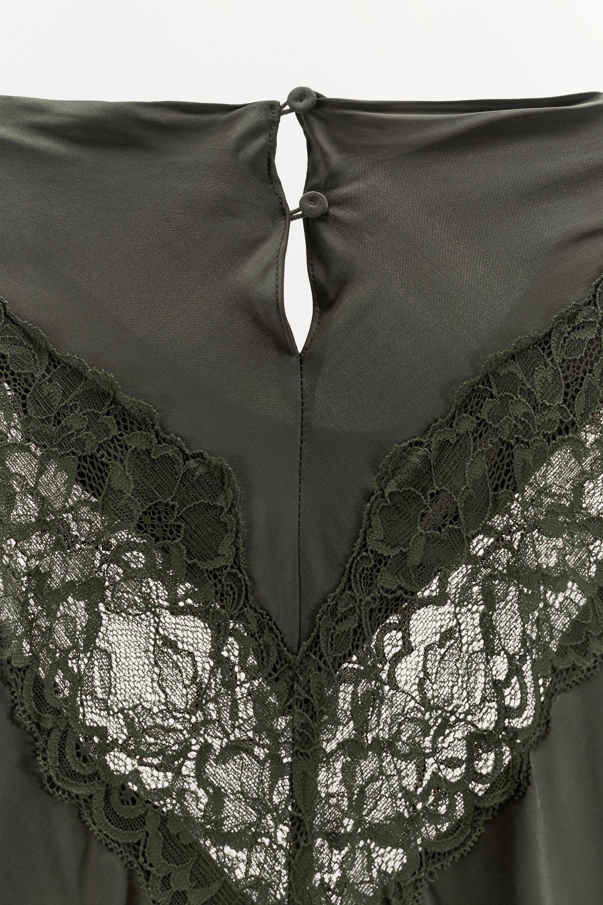 BATWING SLEEVE SATIN LACE DRESS